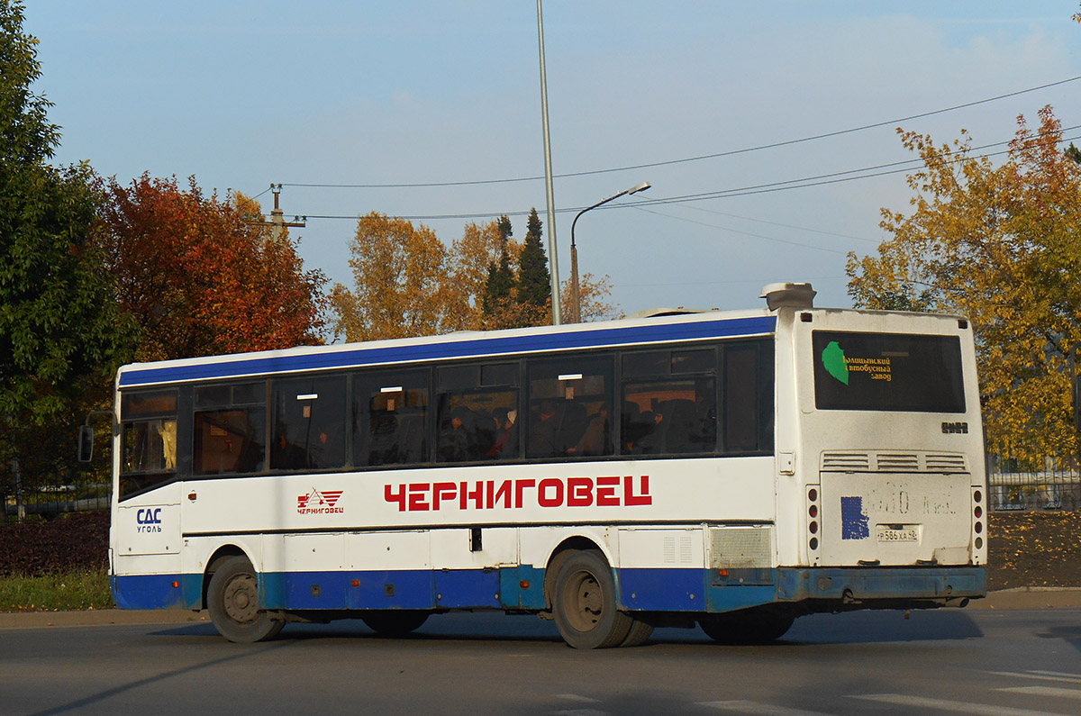 Berezovskiy, GolAZ-LiAZ-5256.33-01 No. Р 586 ХА 42