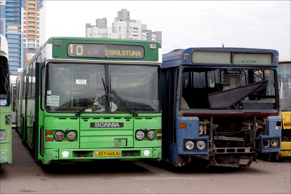 Kyiv, Scania CN112AL č. 5601; Kyiv, Arna M83 č. 5608