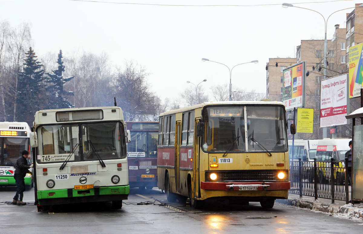 Moscow, LiAZ-5256.25 # 11250; Moscow, Ikarus 260 (280) # 11013