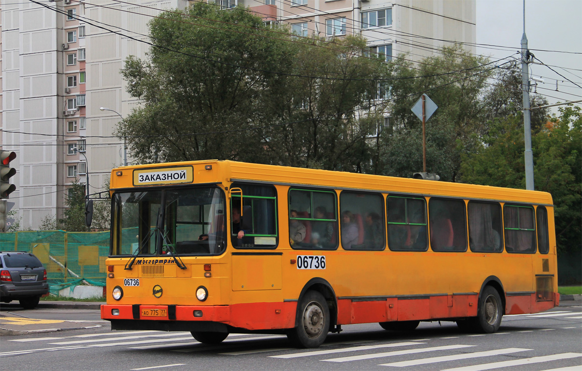 Moskva, LiAZ-5256.25-11 č. 06736
