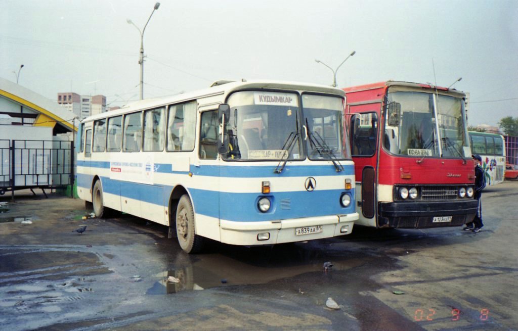 Кудымкар, LAZ-699Т nr. А 839 АА 81; Кудымкар, Ikarus 250.** nr. А 123 КХ 81
