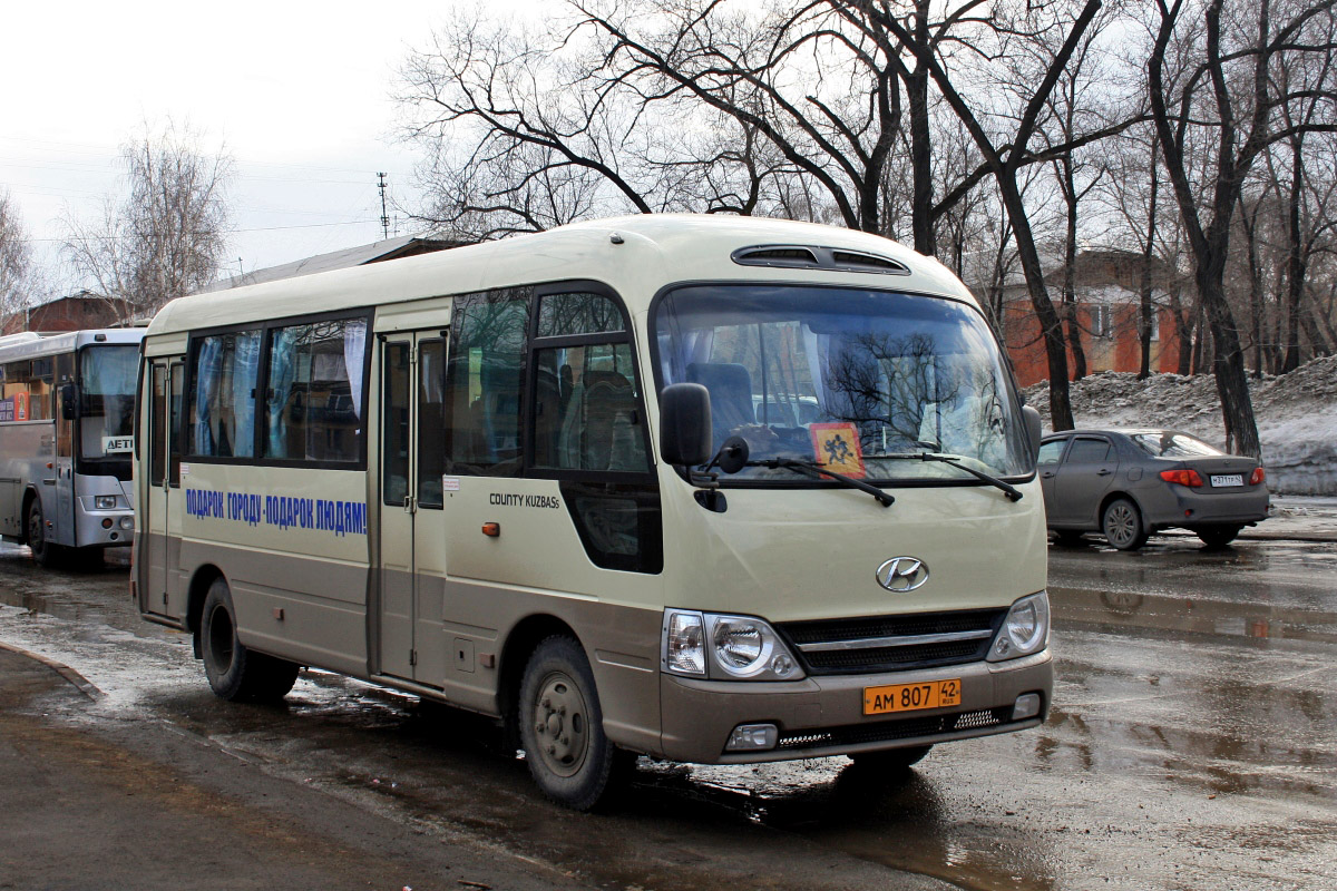 Belovo, Hyundai County Kuzbass # АМ 807 42