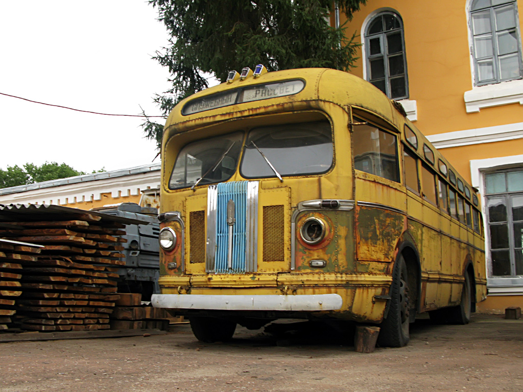 Sumy, ЗиС-155 č. 2252 СІА; Автобусы-памятники
