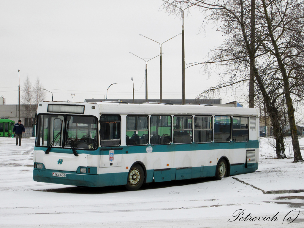 Minsk, Neman-52012 Nr. 060682