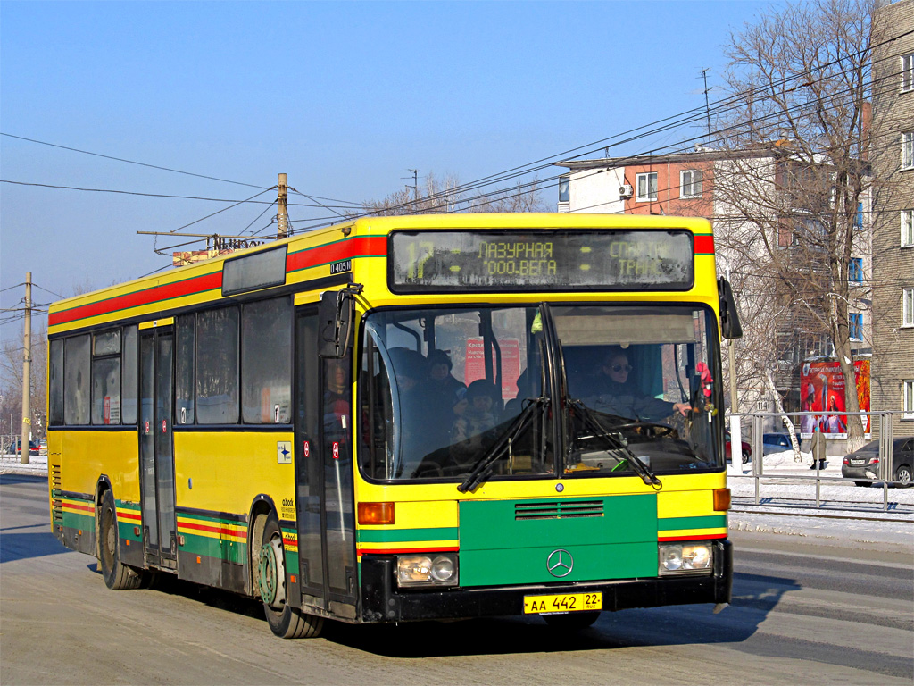 Barnaul, Mercedes-Benz O405N # АА 442 22