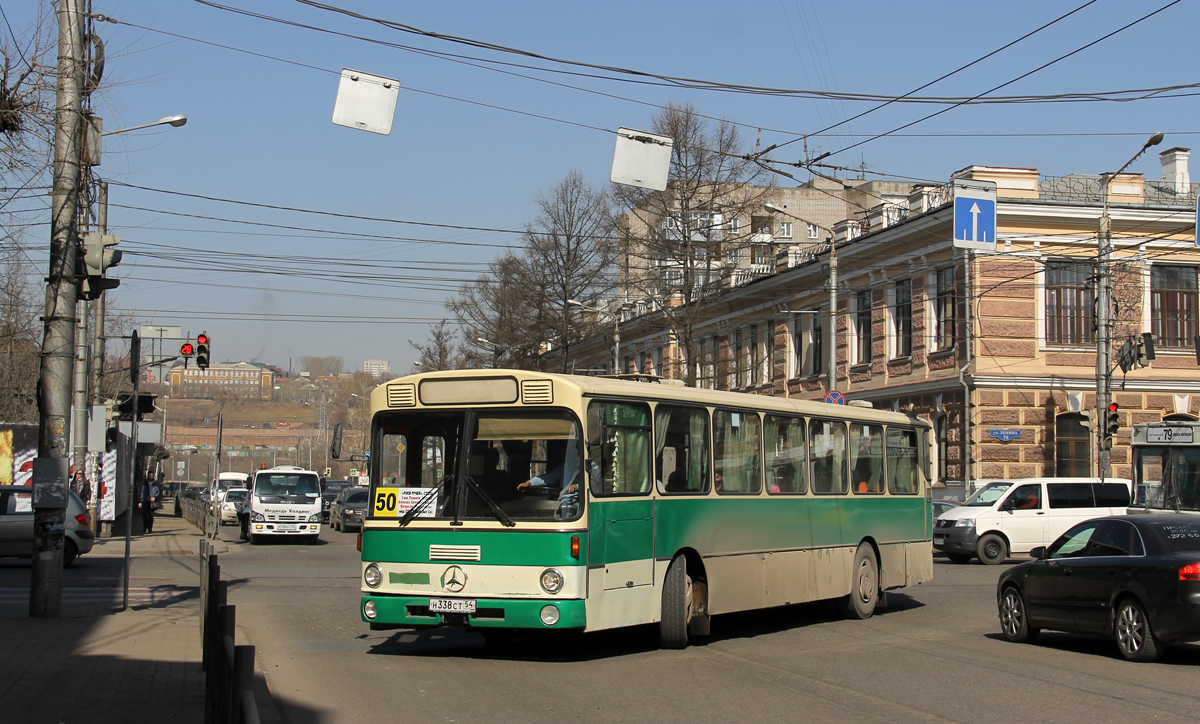 Krasnoyarsk, Mercedes-Benz O305 nr. Н 338 СТ 54