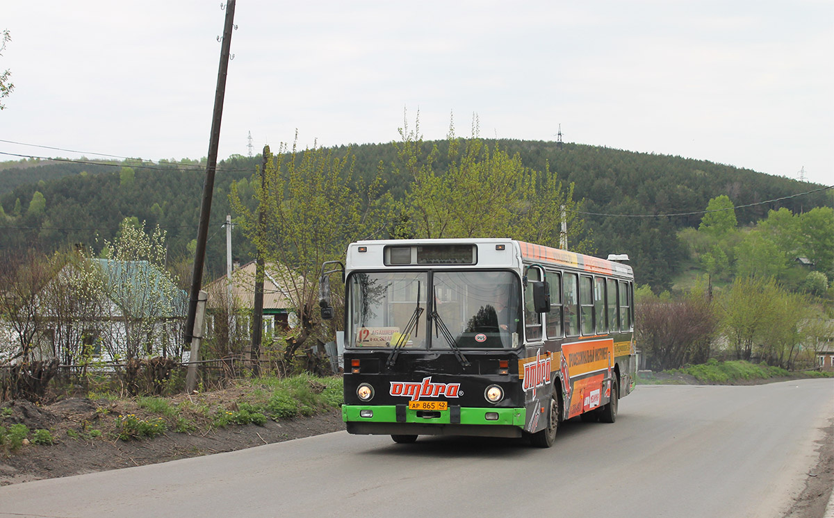 Novokuznetsk, LiAZ-5256.30 №: АР 865 42