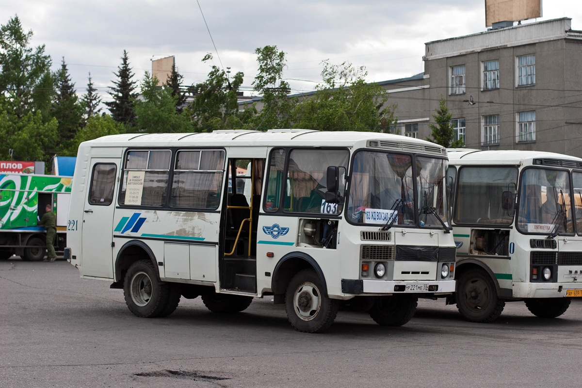 Omsk, PAZ-3206 # 221