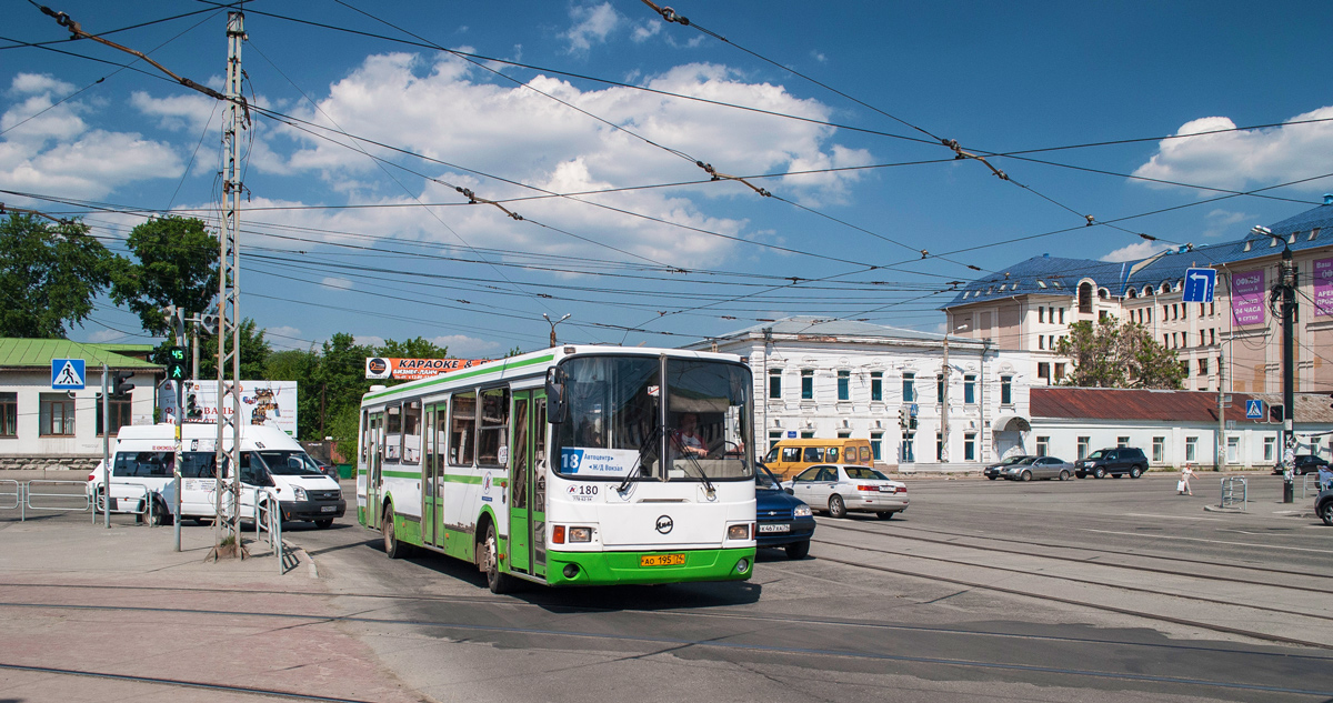 Chelyabinsk, LiAZ-5256.25 # 180