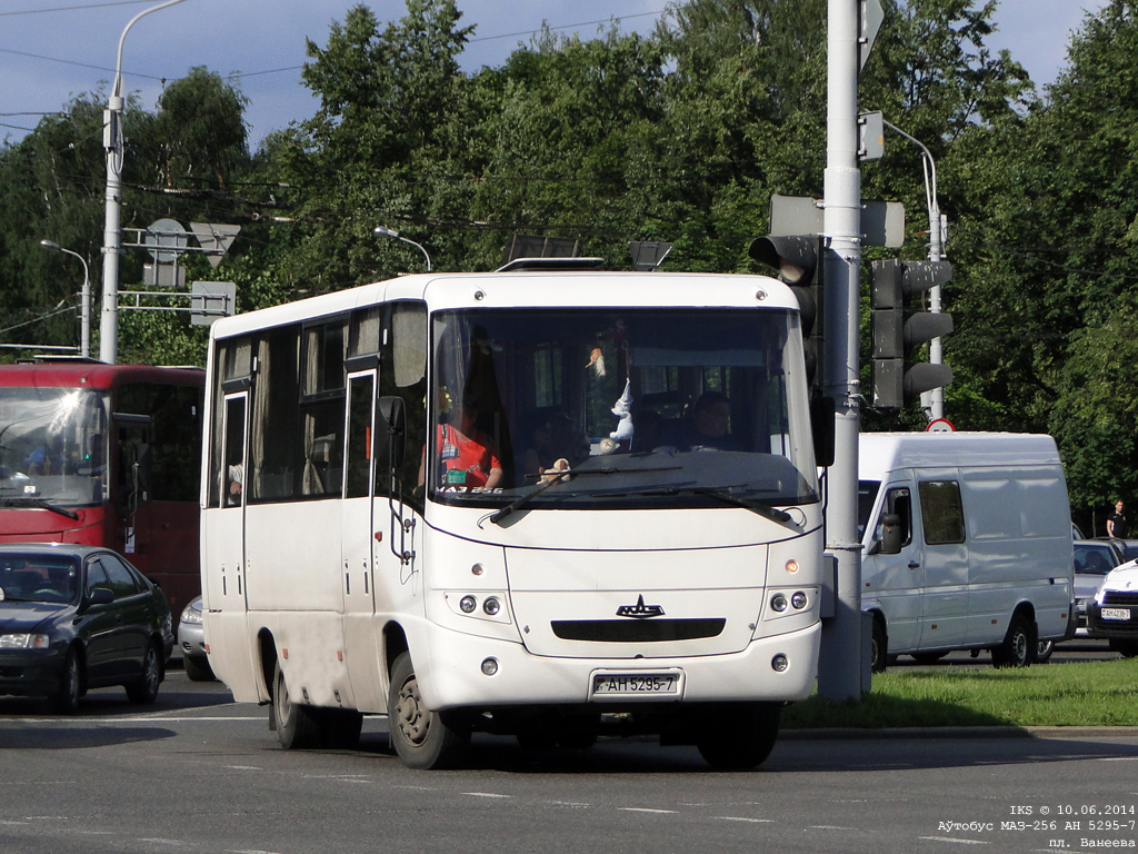 Minsk, MAZ-256.*** č. АН 5295-7