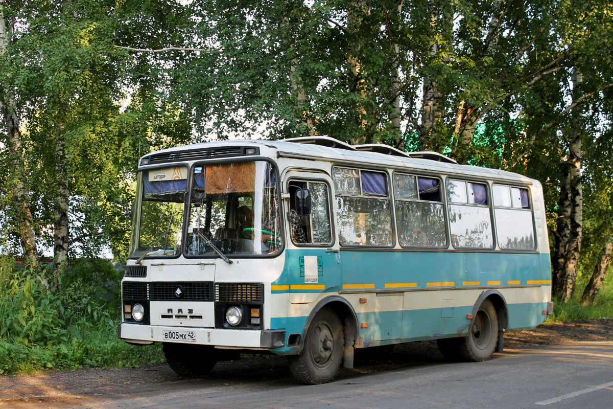 Яя, ПАЗ-3205 № В 005 МХ 42