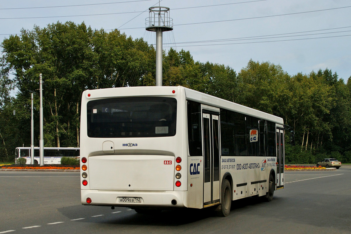 Kemerovo, NefAZ-5299-11-42 (5299ZC) # А 009 ЕВ 142
