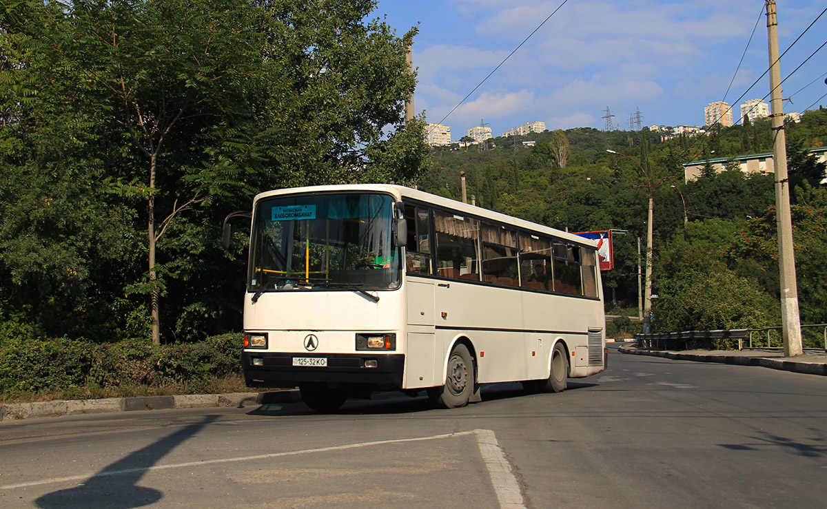 Yalta, LAZ А1414 "Лайнер-9" # 125-32 КО