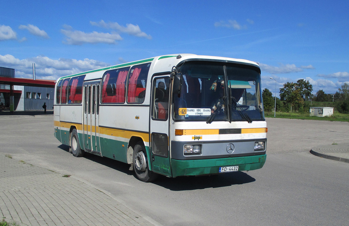 Jēkabpils, Mercedes-Benz O303-11ÜHE № FD-4432