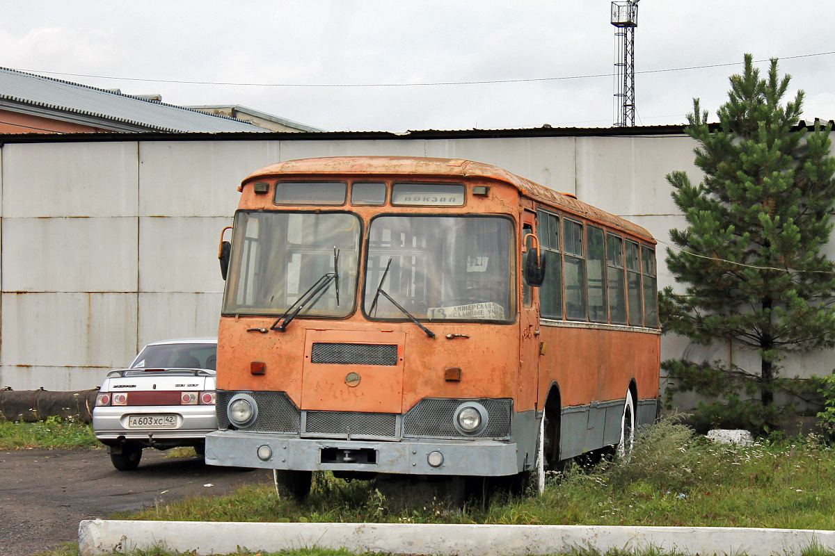 Mariinsk, LiAZ-677МБ # 3612 КЕР; Автобусы-памятники