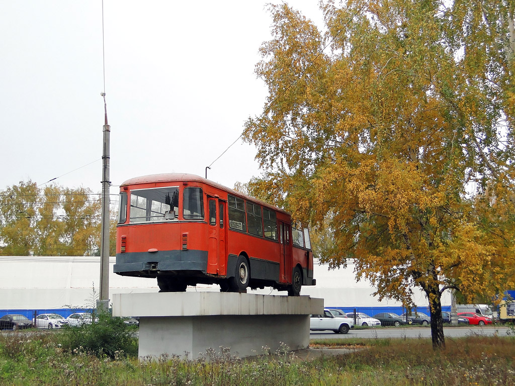 Tolyatti, LiAZ-677М № 0688 КШШ; Автобусы-памятники