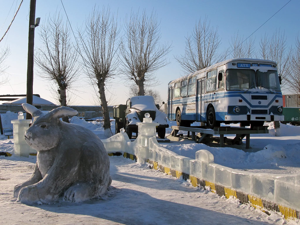 Ialutorovsk — Miscellaneous photos; Автобусы-памятники