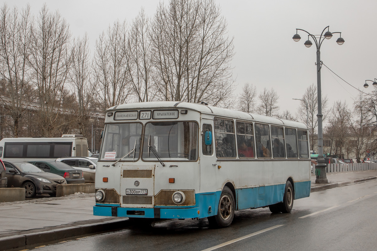 モスクワ, LiAZ-677М # О 300 ВР 777