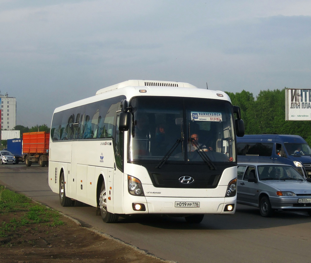 Nizhnekamsk, Hyundai Universe Space Luxury # Р 019 РР 116