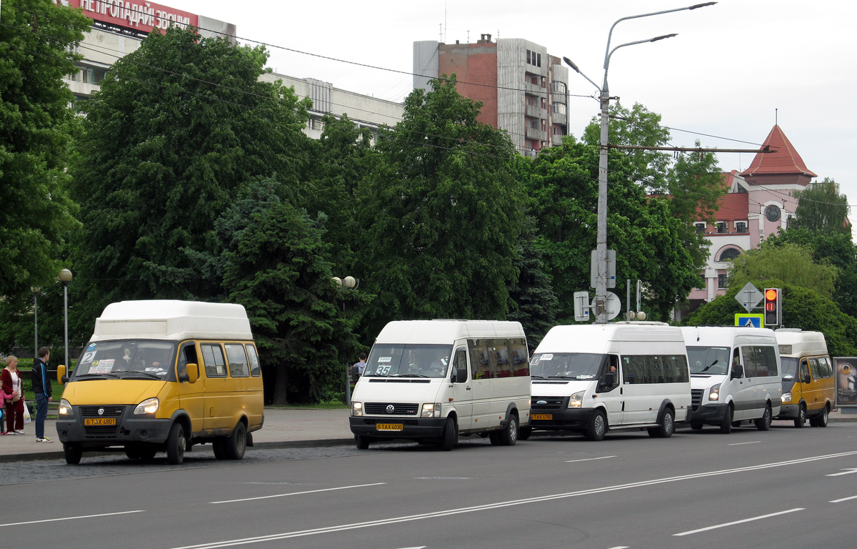 Mogilev, GAZ-322133 č. 6ТАХ4801; Mogilev, Актрия-5018N/R (Volkswagen LT46) č. 6ТАХ4030