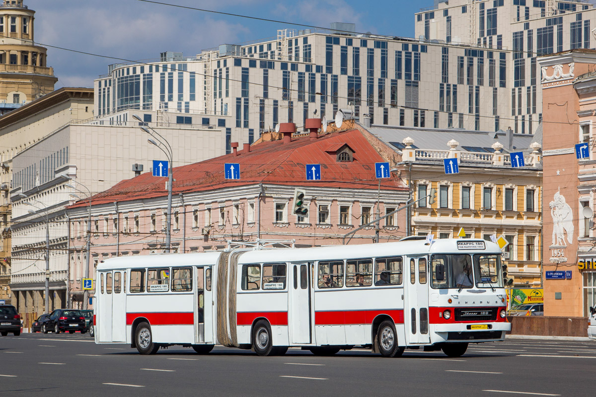 Moscow, Ikarus 180.31 № 011