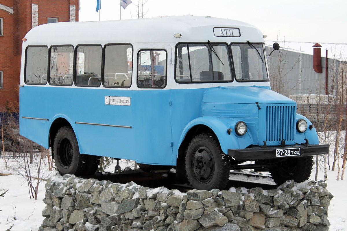 Salehard, KAvZ-3976 č. 27-28 ТЮЩ; Автобусы-памятники