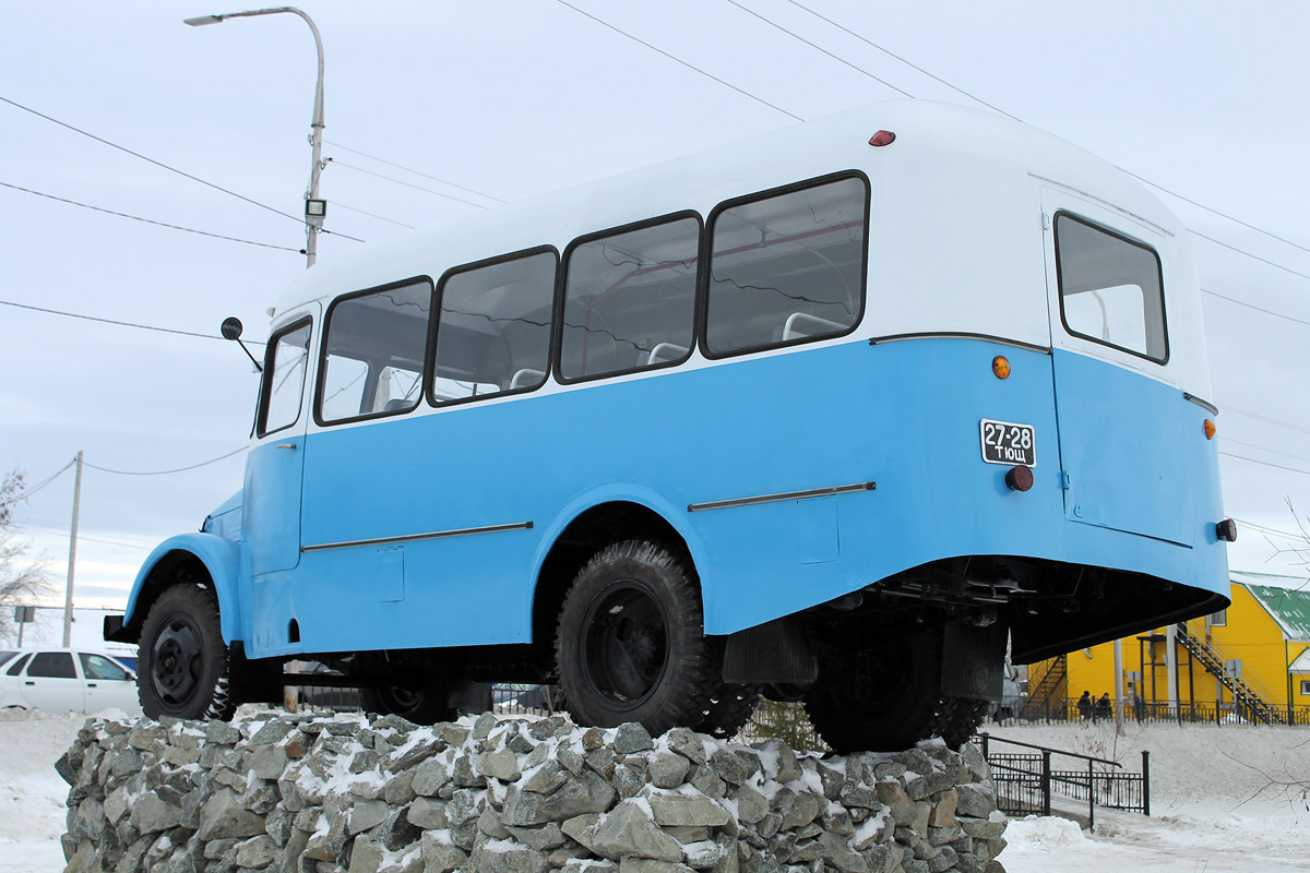 Salehard, KAvZ-3976 № 27-28 ТЮЩ; Автобусы-памятники