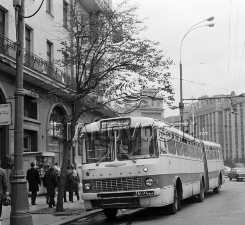 Moscow, Ikarus 180.** №: 61-77 ММА
