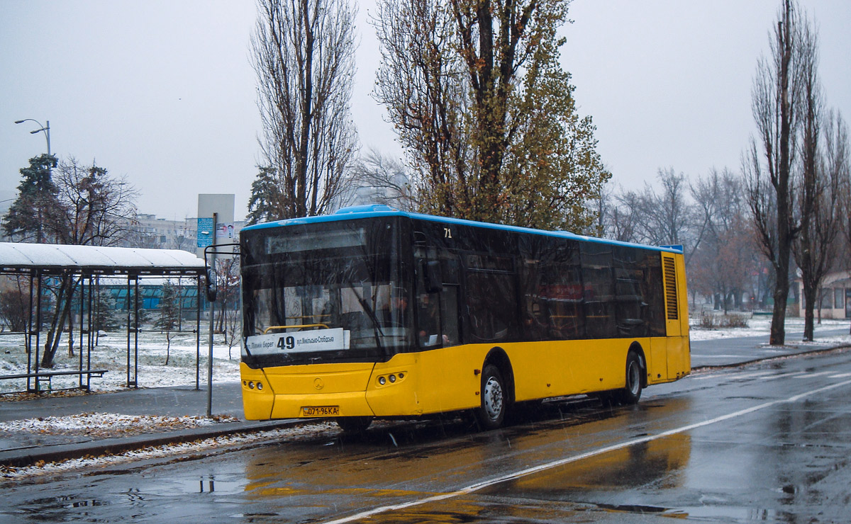 Kyjev, LAZ A183D1 č. 7106