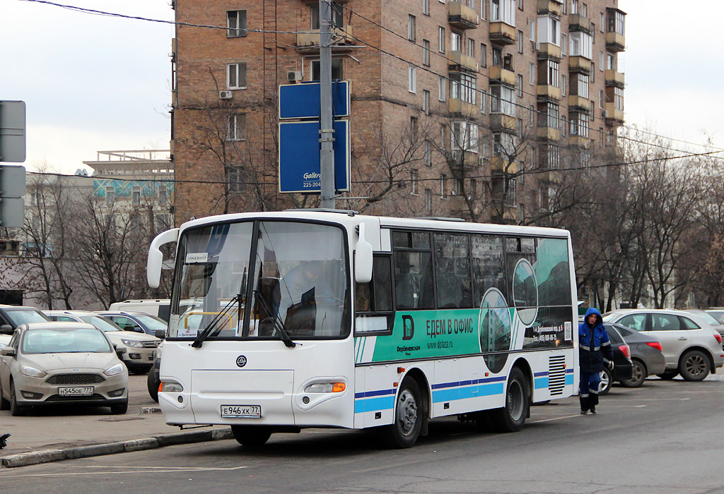 Moscow, KAvZ-4235-32 # Е 946 ХК 77