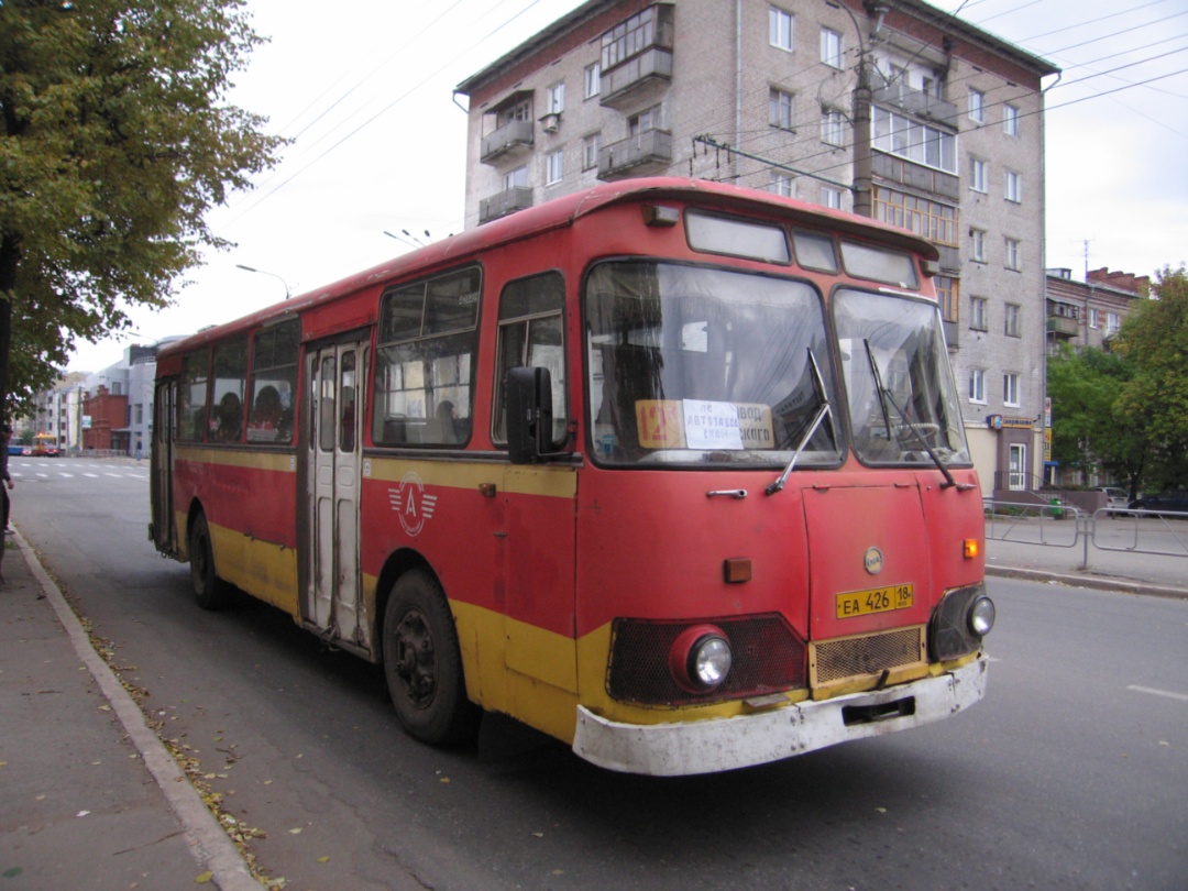 Izhevsk, LiAZ-677М No. ЕА 426 18
