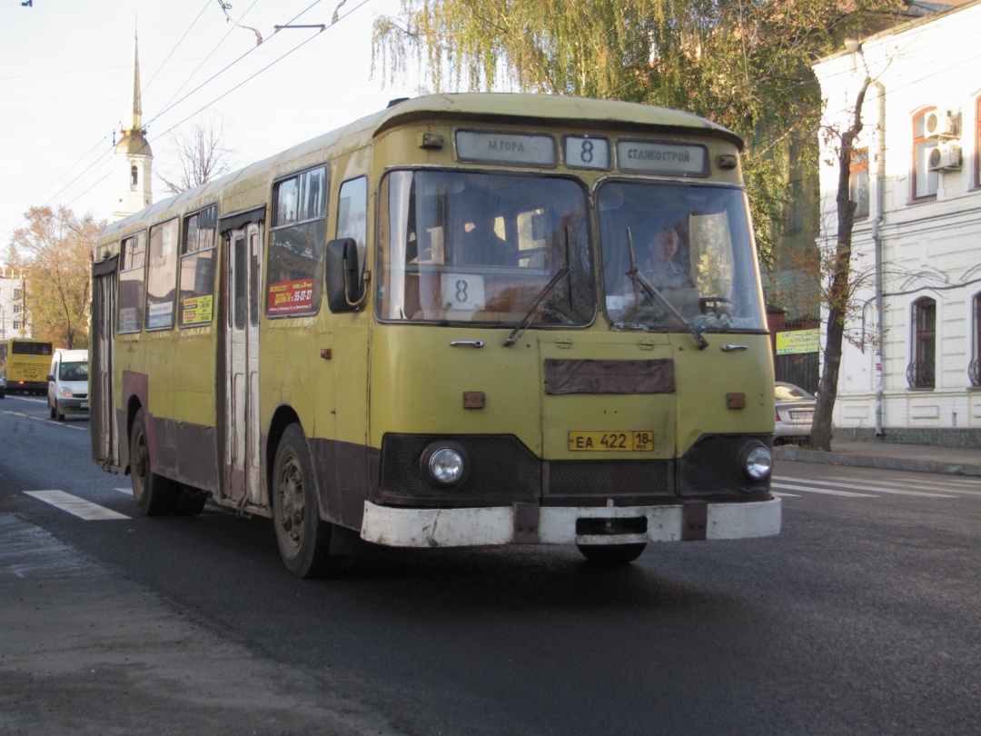 Izhevsk, LiAZ-677М č. ЕА 422 18