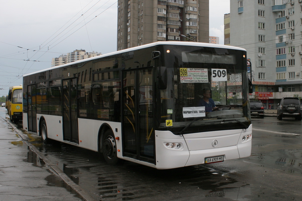 Kyiv, LAZ A183F0 nr. АА 6909 МХ