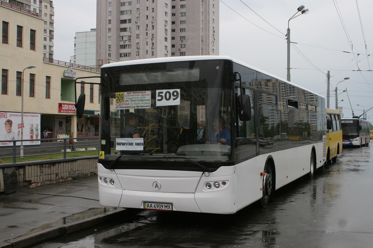 Kyiv, LAZ A183F0 № АА 6909 МХ