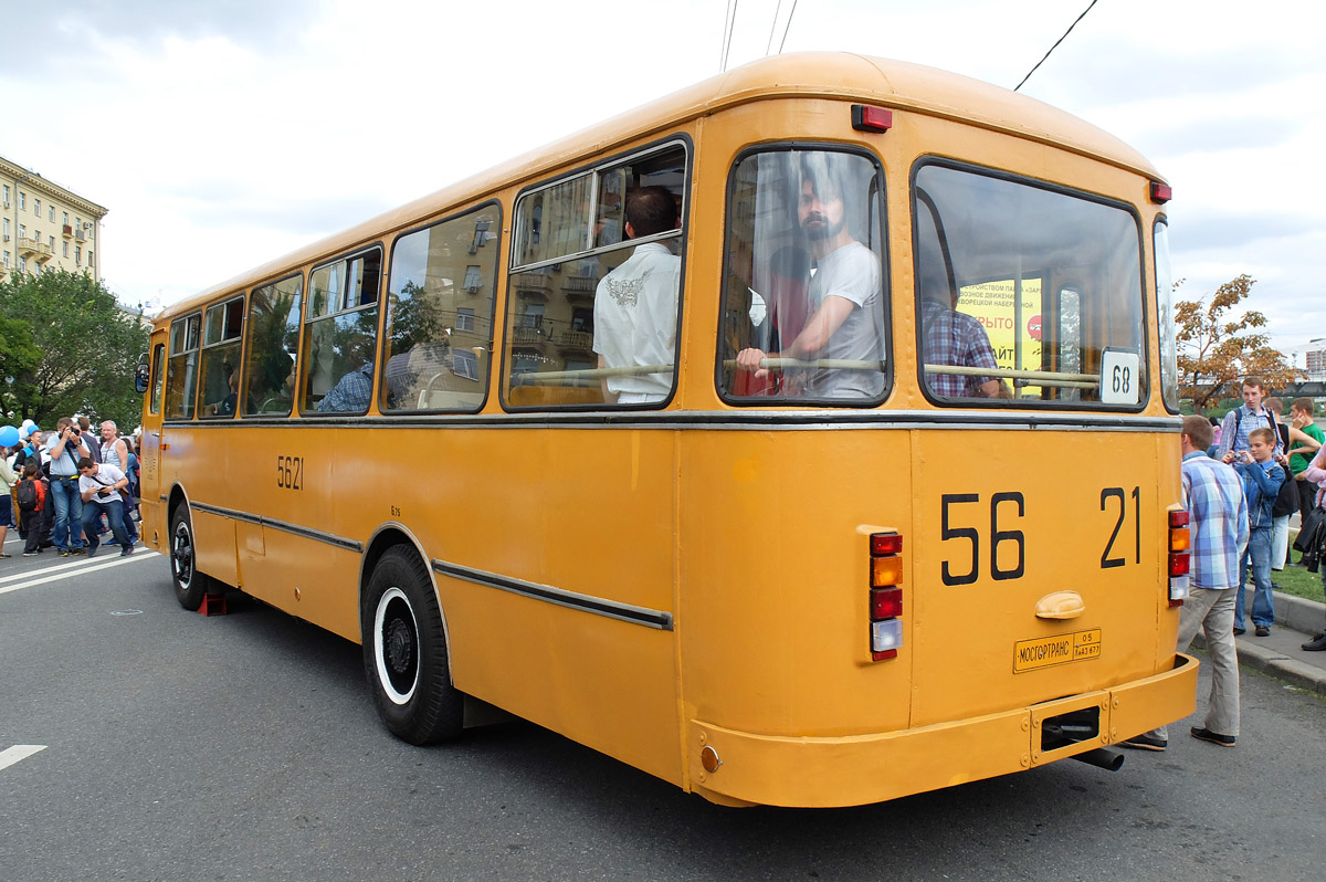 Moscow, LiAZ-677М No. 5621