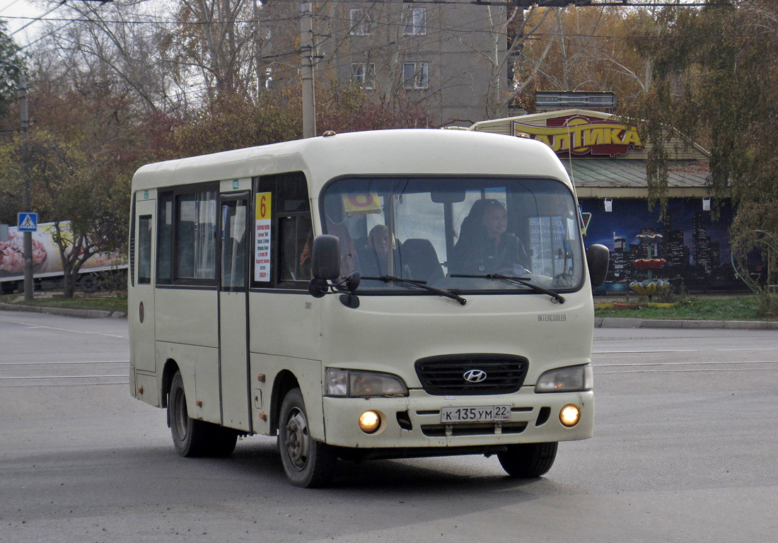 Barnaul, Hyundai County SWB (РЗГА) č. К 135 УМ 22