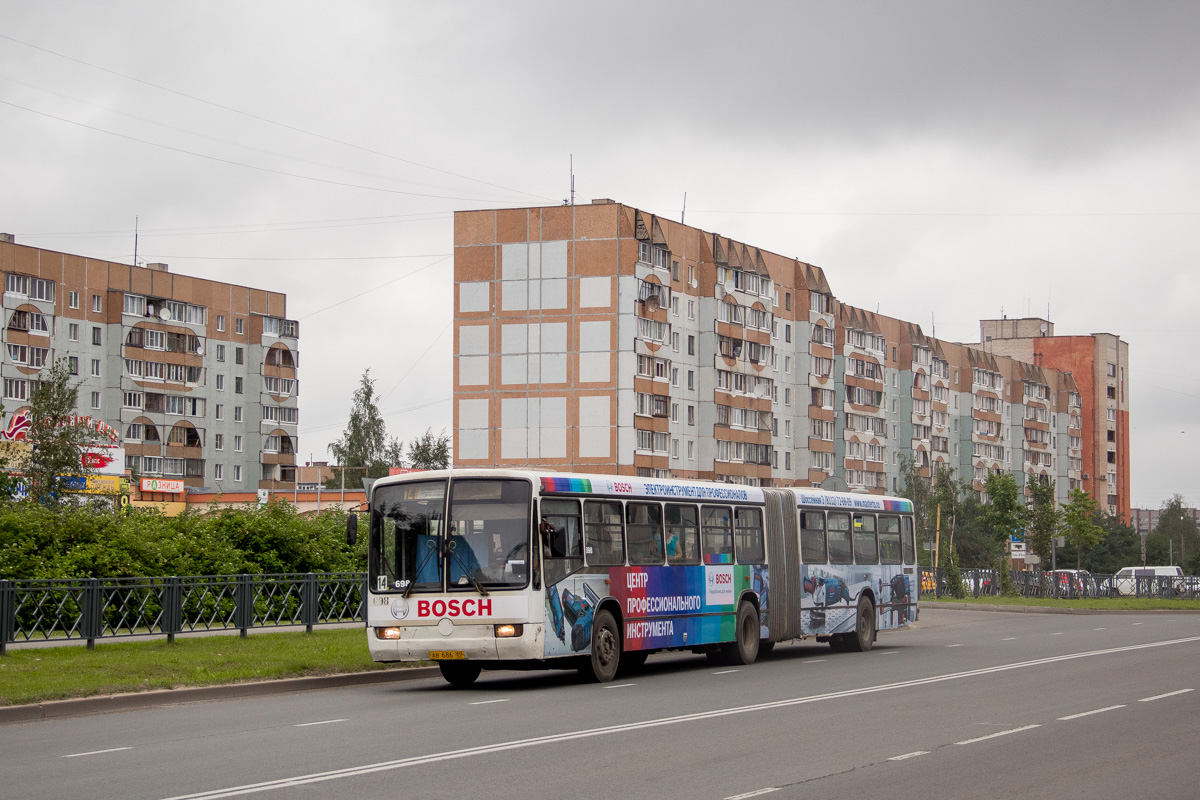 Pskov, Mercedes-Benz O345 G # 698