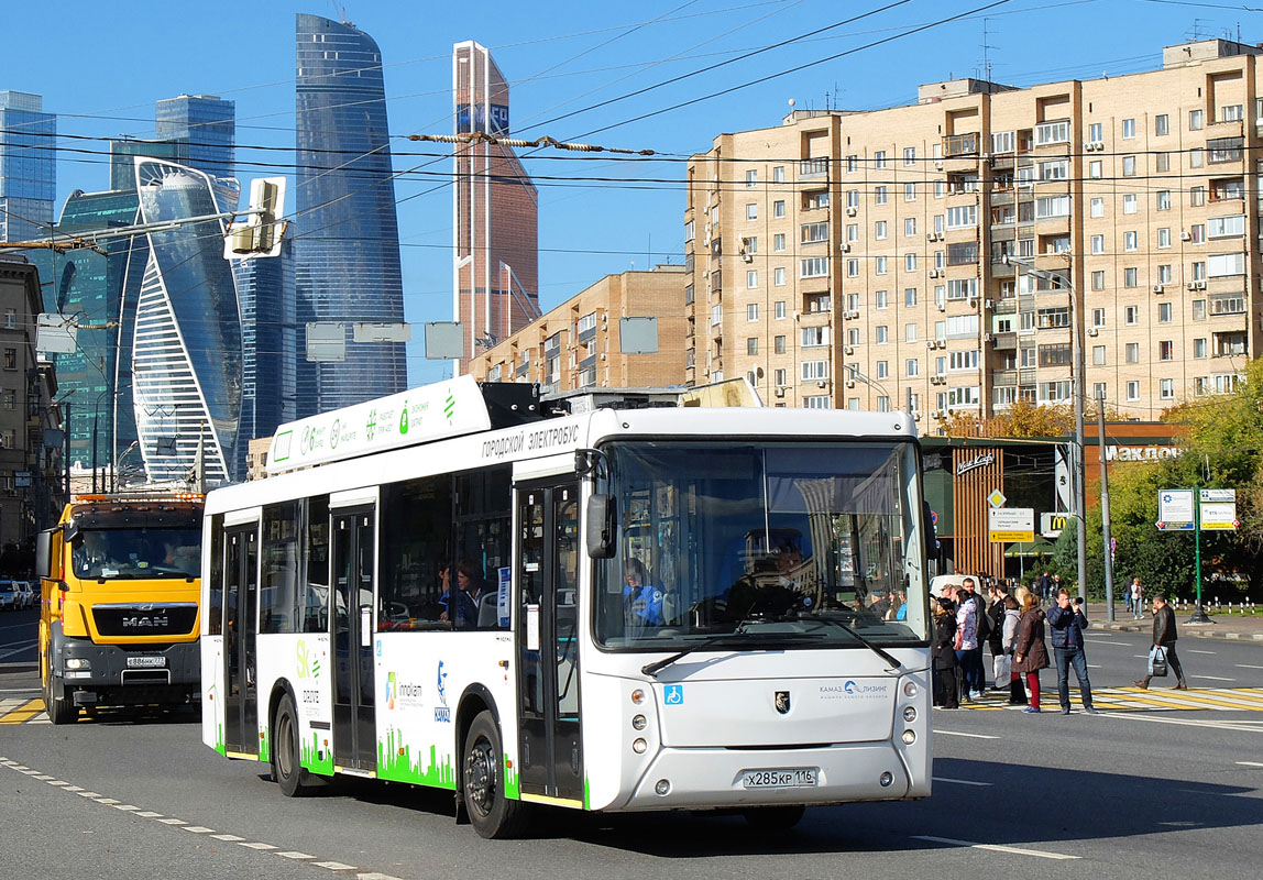 Moscow, КамАЗ-6282 # 08106