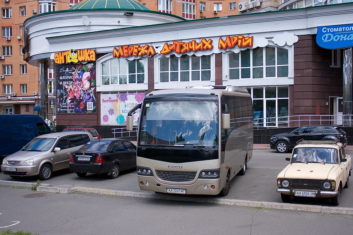 Kyiv, Anadolu Isuzu Turkuaz # АА 2247 МТ