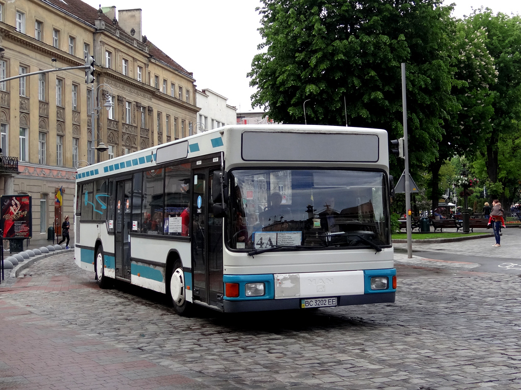 Lviv, MAN A10 NL202 No. ВС 3202 ЕЕ