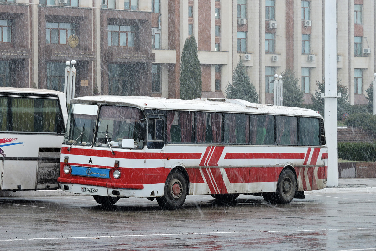 Tiraspol, LAZ-699R # Т 326 КК