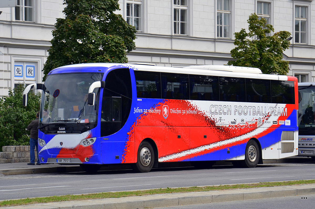 Prague, Scania OmniExpress 360 # 1AR 7517