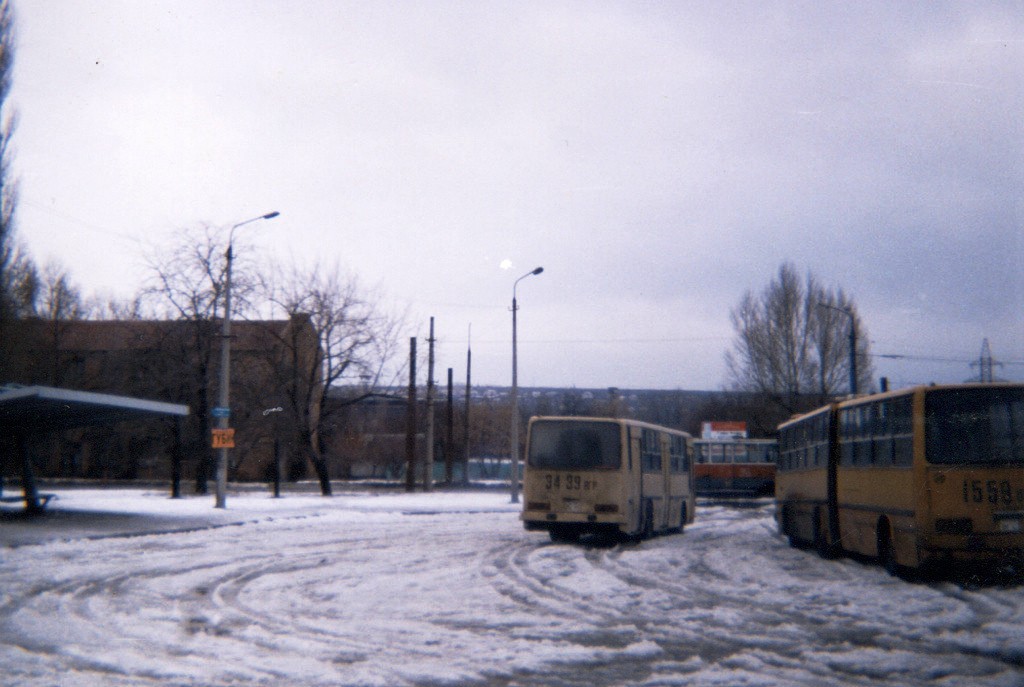 Lugansk, Ikarus 263.00 nr. 3439 ВГР; Lugansk, Ikarus 280.64 nr. 1558 ВГС