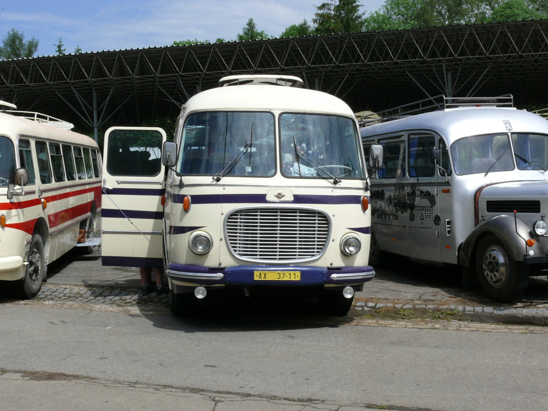 Prague, Škoda 706 RTO LUX No. AX 37-11