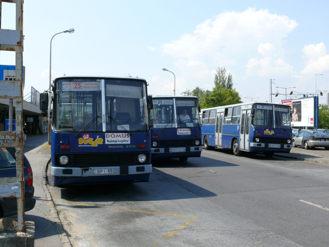 Budapesta, Ikarus 260.46 nr. 15-50; Budapesta, Ikarus 260.45 nr. 03-30; Budapesta, Ikarus 260.45 nr. 03-41