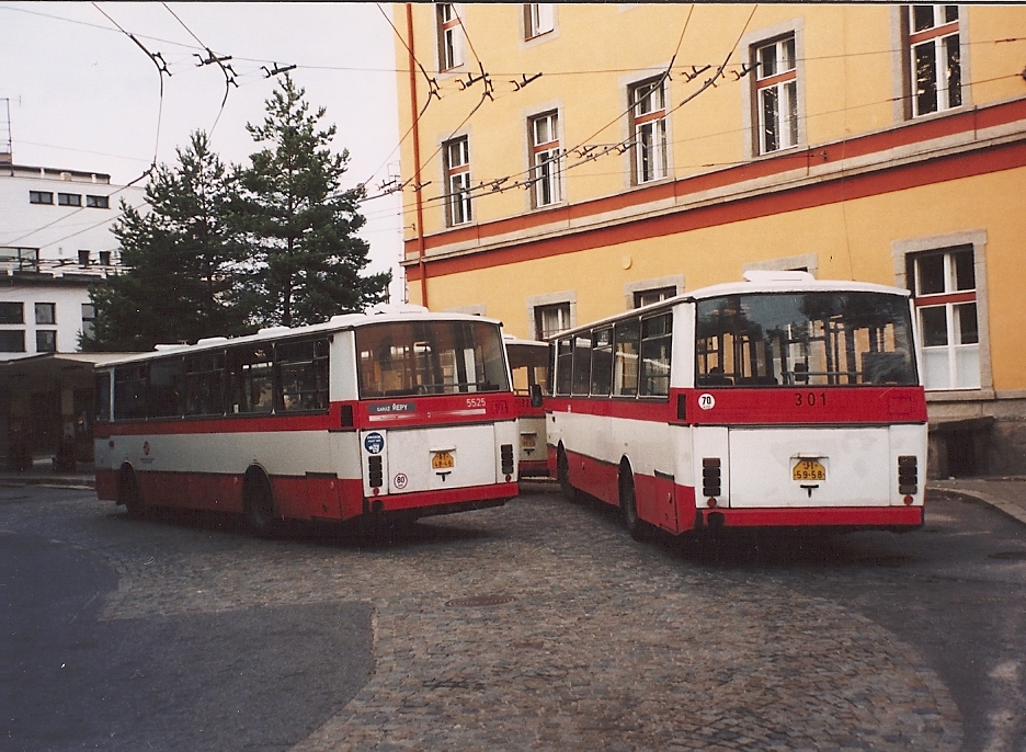Прага, Karosa B732.20 № 5525; Йиглава, Karosa B732.20 № 301
