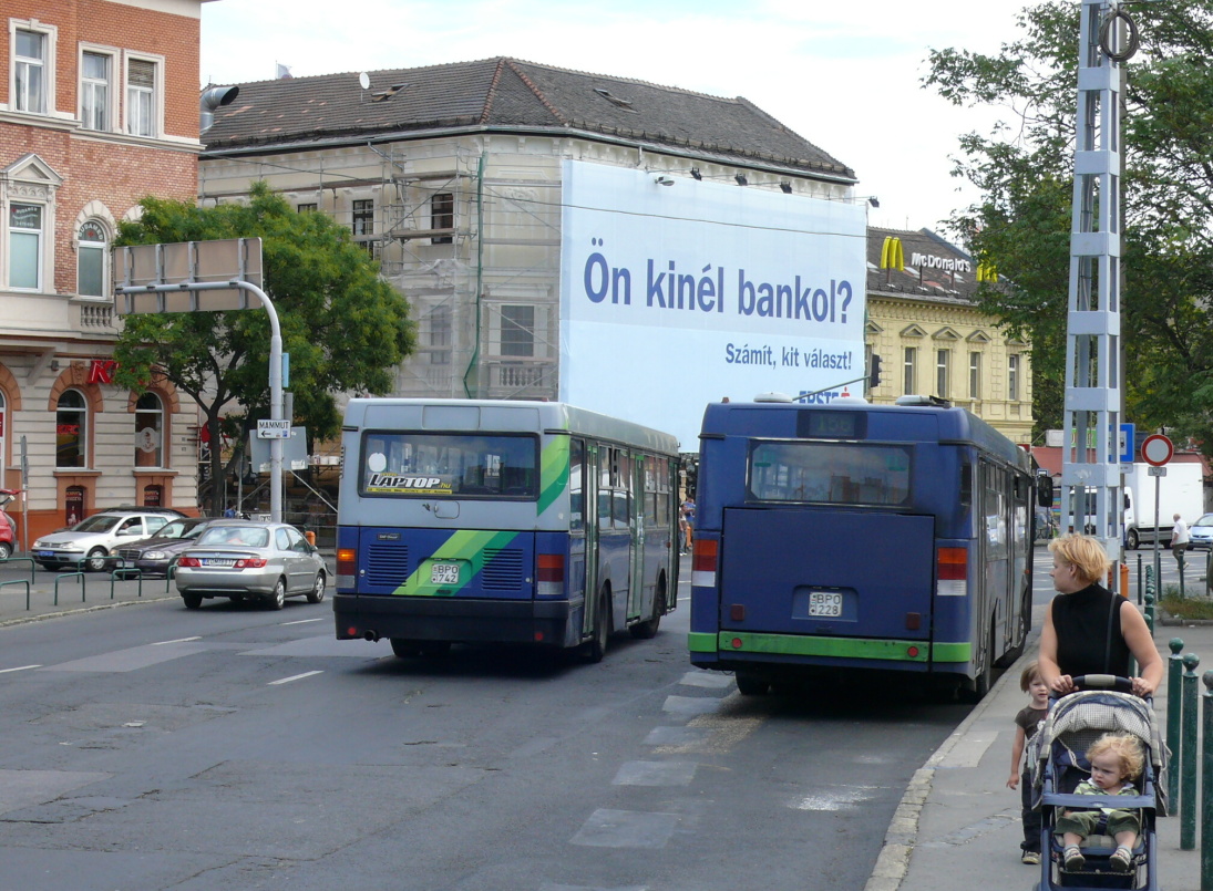 Budapeszt, Ikarus 415.15 # 07-42; Budapeszt, Ikarus 412.10C # 02-28