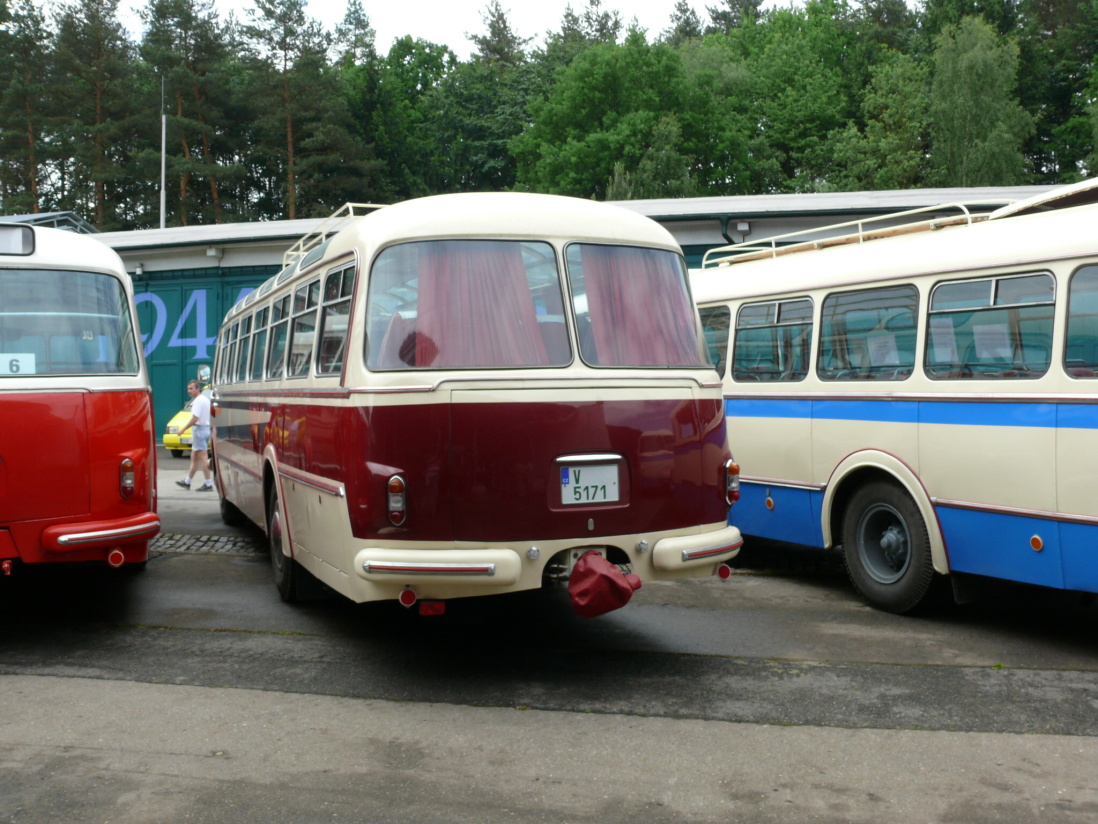 Okres Praha-západ, Škoda 706 RTO LUX Nr. V 5171