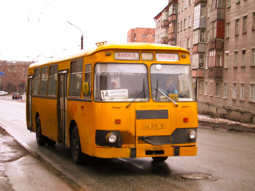 Izhevsk, LiAZ-677М nr. КА 375 18