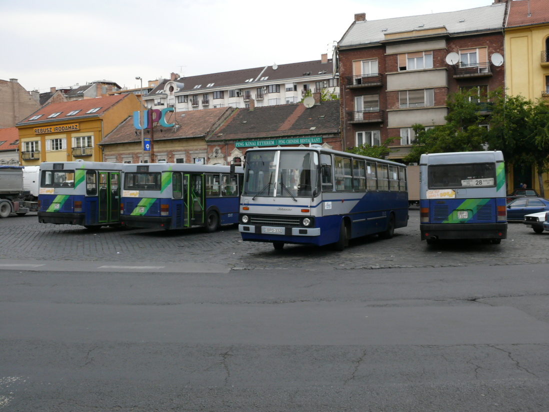 Budapest, Ikarus 260.46 No. 03-32; Budapest, Ikarus 415.14 No. 13-27